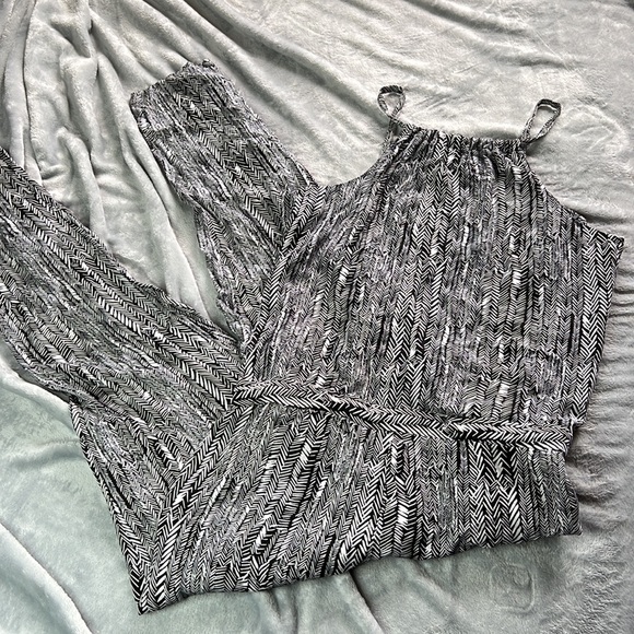 🎯NWOT Splendid Etched Arrow Print Jumpsuit Size Small - Picture 7 of 10